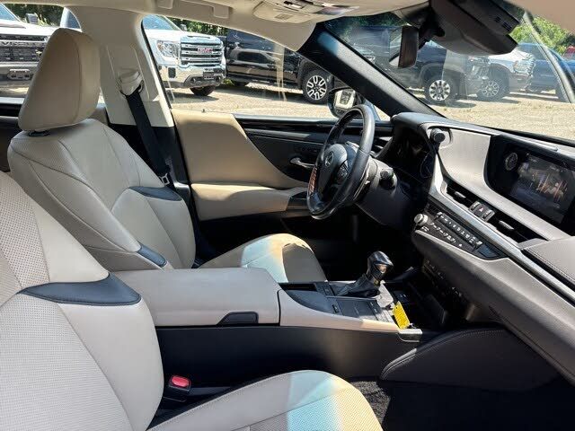 2021 Lexus ES 250 AWD 2