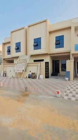 ? تاون هاوس فاخر للبيع في منطقة الياسمين ?