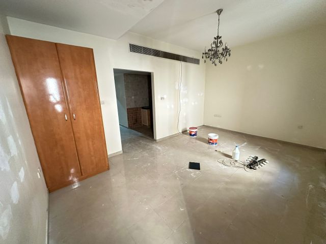 🏢 استوديو كبير للإيجار – الجرف 1، عجمان  📍 الموقع بجوار المسجد  3