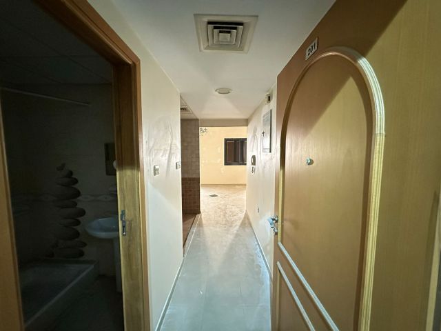 🏢 استوديو كبير للإيجار – الجرف 1، عجمان  📍 الموقع بجوار المسجد  4