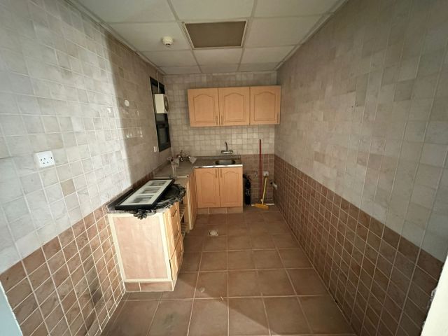 🏢 استوديو كبير للإيجار – الجرف 1، عجمان  📍 الموقع بجوار المسجد  5