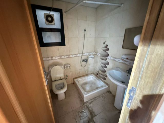 🏢 استوديو كبير للإيجار – الجرف 1، عجمان  📍 الموقع بجوار المسجد  6