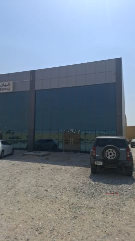 للإيجار معرض في الشارقة تقع في منطقة الصجعة موقع مميز على الشارع 