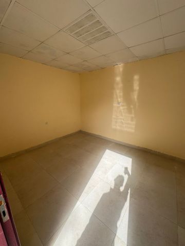 🏡 للإيجار: بيت عربي واسع في الراشدية 2 – عجمان 🔹 المواصفات: عدد 4