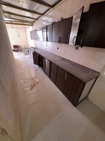 🏡 للإيجار: بيت عربي واسع في الراشدية 2 – عجمان 🔹 المواصفات: عدد 7