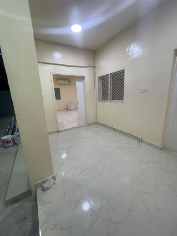 🏢 سكن عمال للإيجار 📍 الموقع: عجمان - النعيمية 🛏️ 4 غرف 3