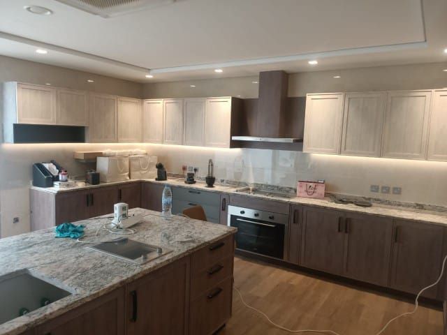 للبيع فيلا في الشارقة تقع في منطقة النوف (1) موقع مميز على شارع 4