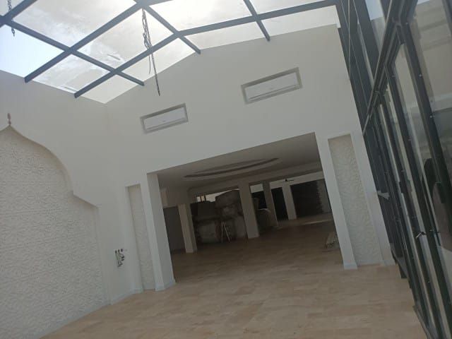 للبيع فيلا في الشارقة تقع في منطقة النوف (1) موقع مميز على شارع 5