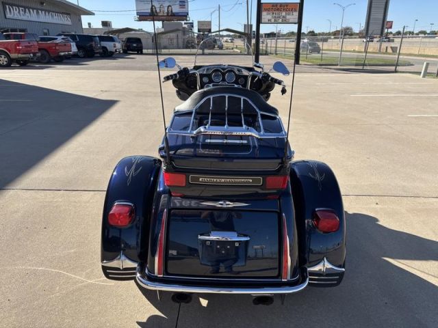 \2012 Harley-Davidson® FLHTCUTG - Tri G 4