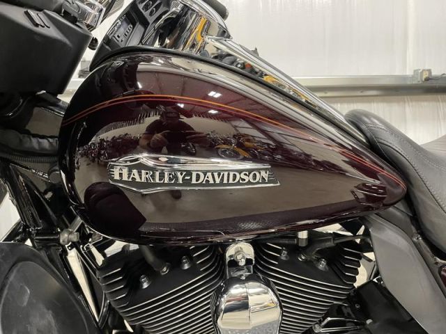2014 Harley-Davidson® FLHTCU - Electra