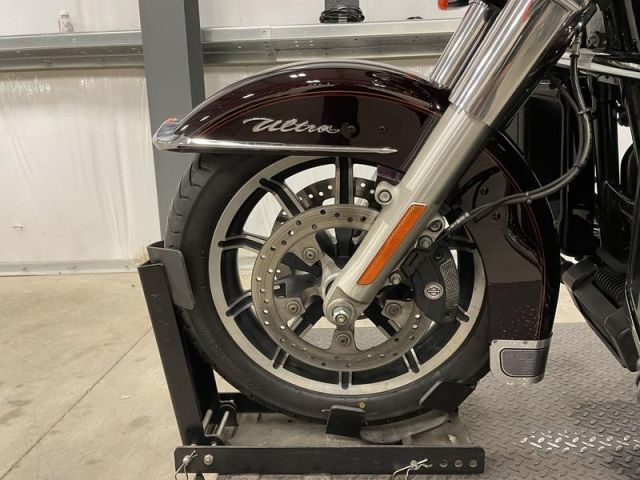 2014 Harley-Davidson® FLHTCU - Electra 3