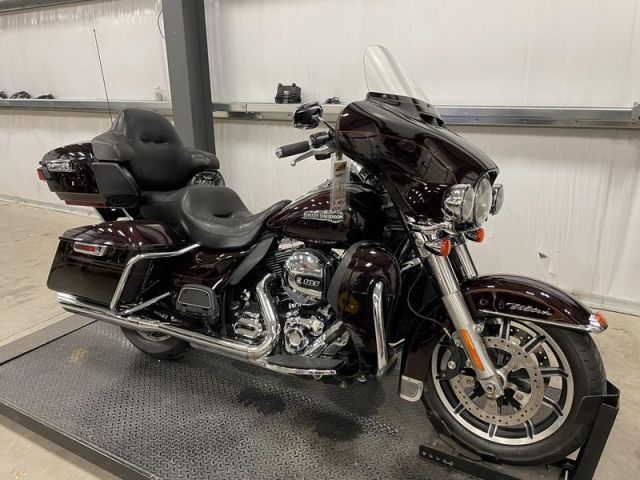 2014 Harley-Davidson® FLHTCU - Electra 4