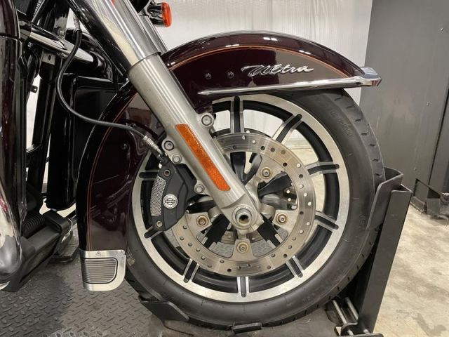 2014 Harley-Davidson® FLHTCU - Electra 6