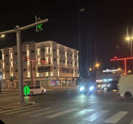 يوجد لدينا محلات تجارية داخل مبنى تجاري للايجار 