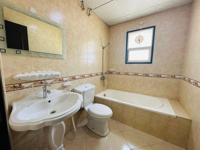 🇦🇪 🏘 للإيجار – شقة غرفتين وصالة رقم 305 | المويهات 3 – عجمان 9