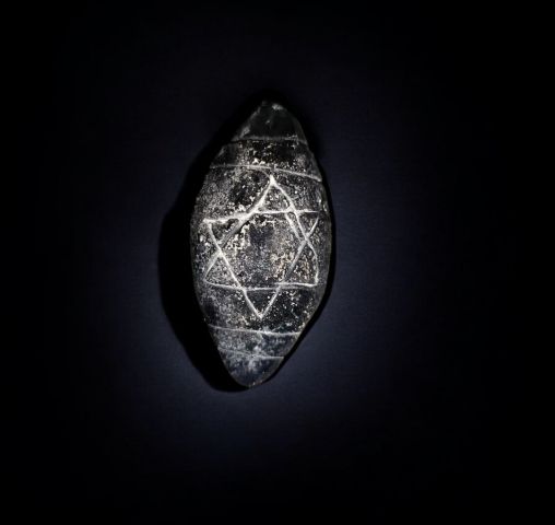 حجر قديم و نادر جدا 3