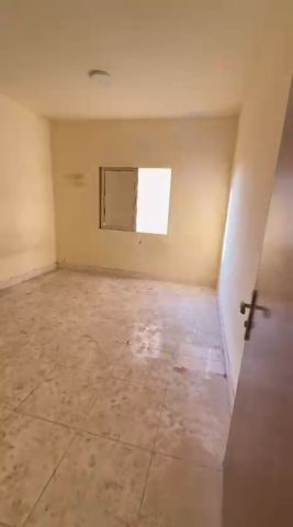 شقة للإيجار – الرميلة / عجمان  📍 الموقع: شارع القدس – الرميلة 3