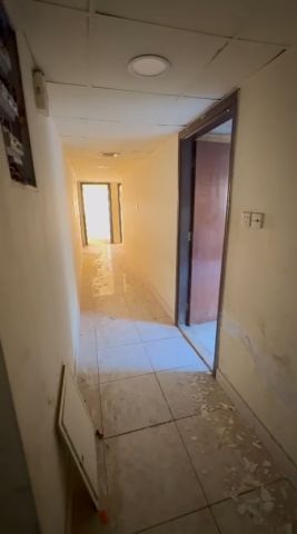 شقة للإيجار – الرميلة / عجمان  📍 الموقع: شارع القدس – الرميلة 8