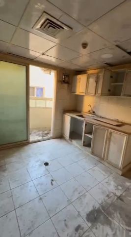 شقة للإيجار – الرميلة / عجمان  📍 الموقع: شارع القدس – الرميلة 9