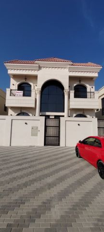 فيلا فاخرة للبيع مع غرف كلها ماستر و مسبح خاص بسعر مميز و مغري