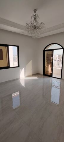 فيلا فاخرة للبيع مع غرف كلها ماستر و مسبح خاص بسعر مميز و مغري 8