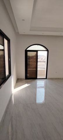 فيلا فاخرة للبيع مع غرف كلها ماستر و مسبح خاص بسعر مميز و مغري 9