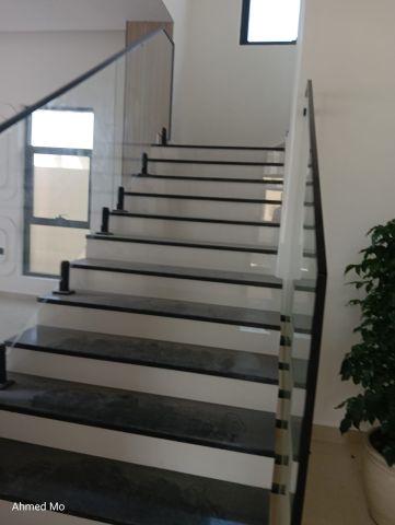 فيلا فاخرة للبيع سعر مميز و قابل للتفاوض مقارنة بالمساحة و الموقع 3