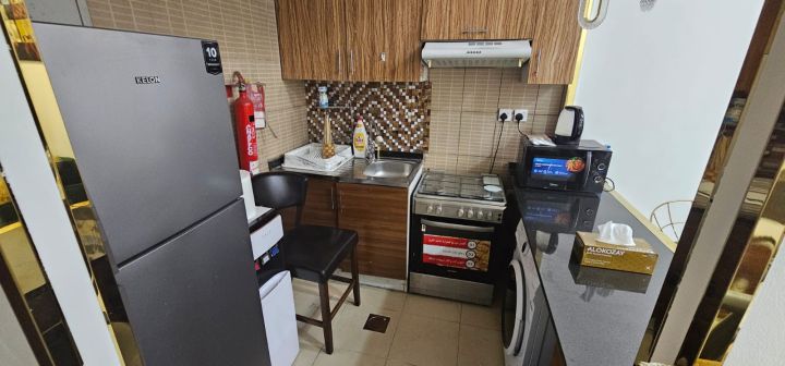 متوفر غرفة و صالة اعادة بيع في ابراج السيتي تاور بمقدم مميز  4