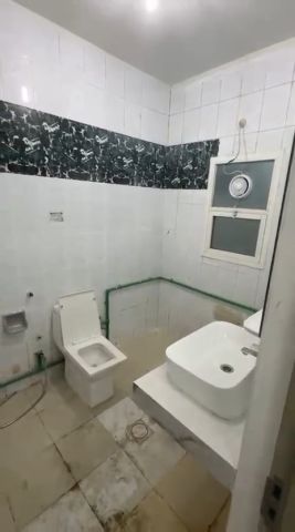 📢 للإيجار – بيت عربي راقٍ في الراشدية 2، عجمان  👷‍♂️ مناسب لسكن 8