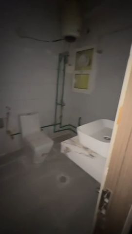 📢 للإيجار – بيت عربي راقٍ في الراشدية 2، عجمان  👷‍♂️ مناسب لسكن 9