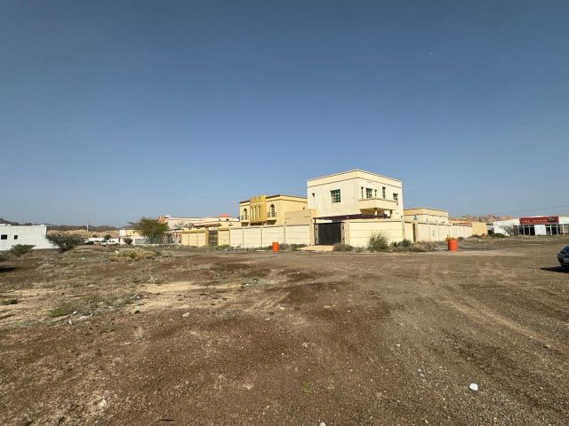 فرصتان لبناء فيلاتك على شارعين بمصفوت حوض 8 6