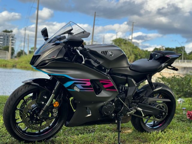 2024 Yamaha YZF-R7 3