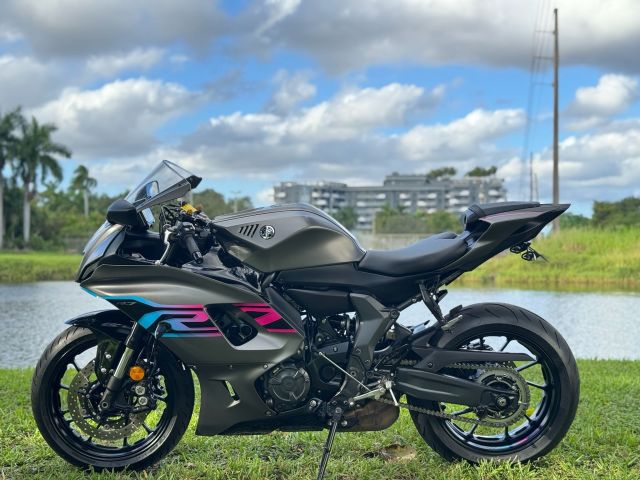 2024 Yamaha YZF-R7 4