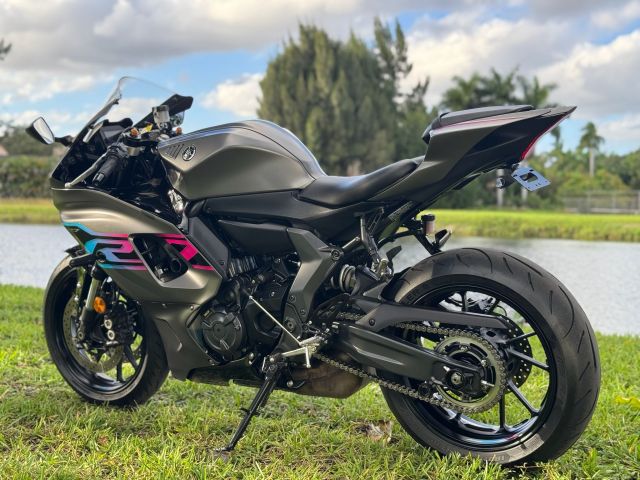 2024 Yamaha YZF-R7 5