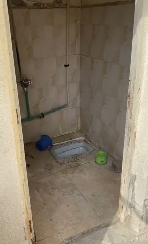 🏠 للإيجار – بيت عربي في الراشدية 3 / عجمان – سكن عمال  عدد الغرف 8