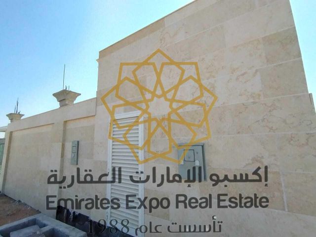 للبيع فيلا حجر طبيعي في مدينة الرياض على شارعين 5