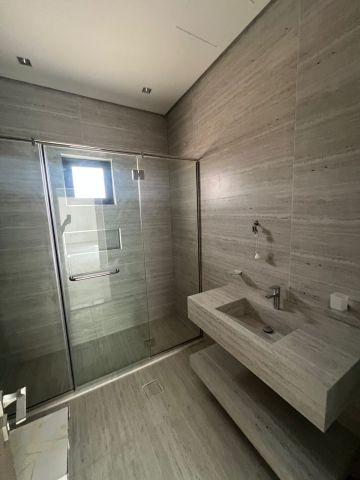 للبيع فيلا في الشارقة تقع في منطقة الحوشي موقع مميز شارع 24 متر  4