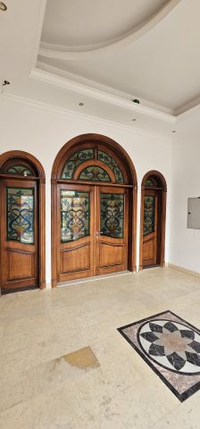 للبيع فيلا في الشارقة تقع في منطقة الرحمانية كشيشة (6) مقابل مول 