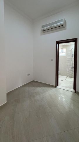 للبيع فيلا في الشارقة تقع في منطقة الرحمانية كشيشة (6) مقابل مول  2