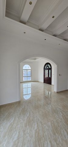 للبيع فيلا في الشارقة تقع في منطقة الرحمانية كشيشة (6) مقابل مول  3