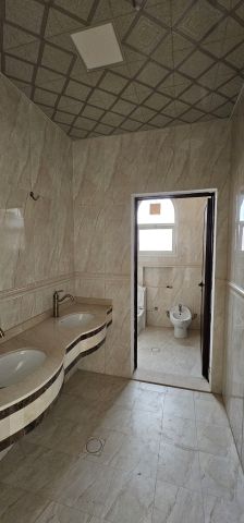 للبيع فيلا في الشارقة تقع في منطقة الرحمانية كشيشة (6) مقابل مول  4