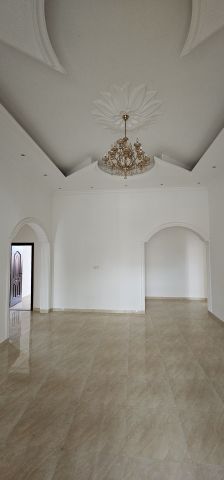 للبيع فيلا في الشارقة تقع في منطقة الرحمانية كشيشة (6) مقابل مول  5