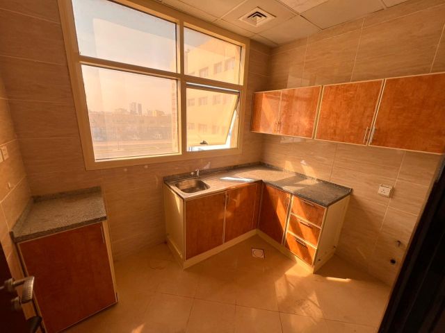 ? شقة للإيجار – غرفة وصالة  ? الجرف 2 – إمارة عجمان  8