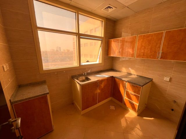 ? شقة للإيجار – غرفة وصالة  ? الجرف 2 – إمارة عجمان  9