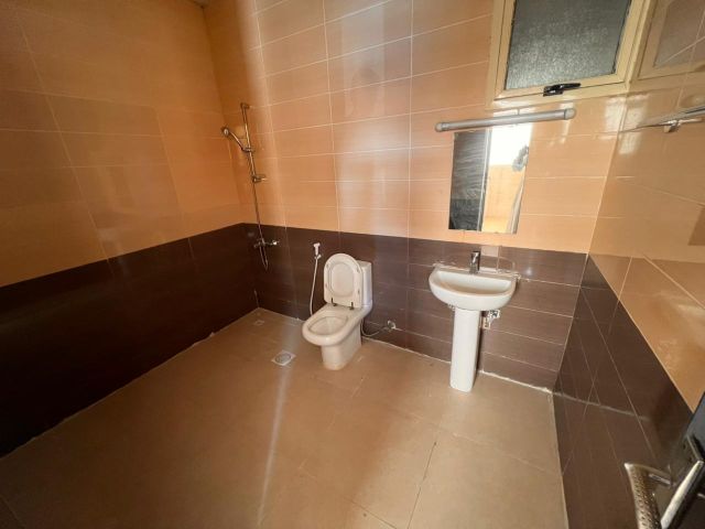 ? شقة للإيجار – غرفة وصالة  ? الجرف 2 – إمارة عجمان  10