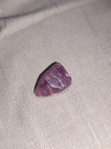 حجر الياقوت الاحمر اليمني الخام 