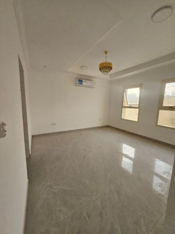 🏡 فيلا للإيجار – الزاهية  ⚡ كهرباء مواطن 5