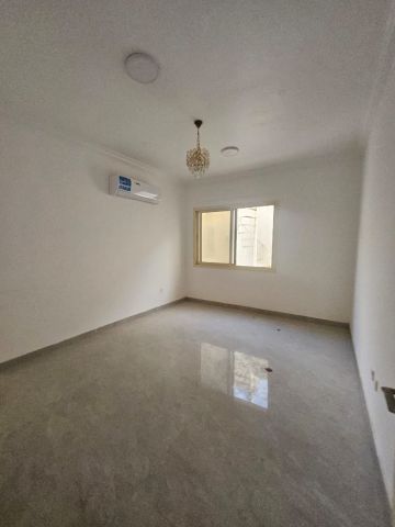 🏡 فيلا للإيجار – الزاهية  ⚡ كهرباء مواطن 8