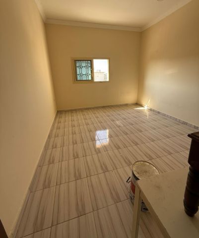 🏡 شقة للإيجار – غرفتين وصالة  📍 المويهات – إمارة عجمان 2