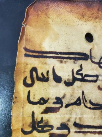 مخطوطه قرآنية نادرة بالخط الكوفي المبكر تعود للقرن الأول الهجري  3